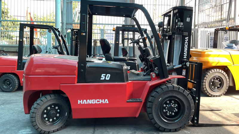 xe nâng 5 tấn