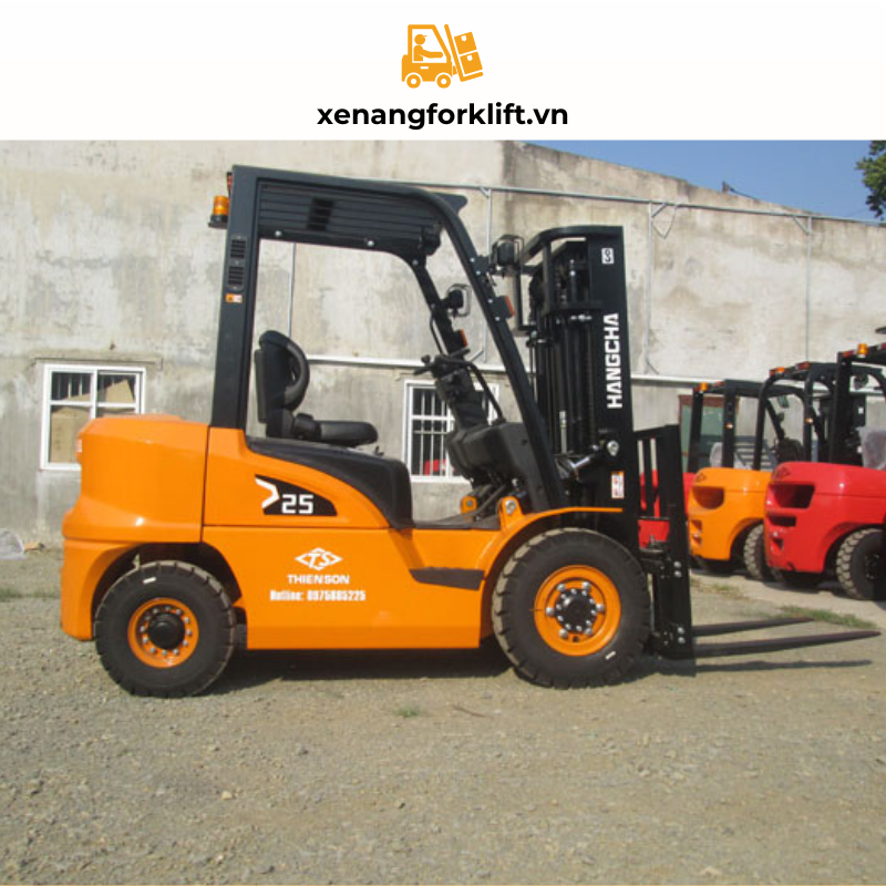 xe nâng dầu 2.5 tấn