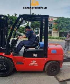 xe nâng dầu 3 tấn
