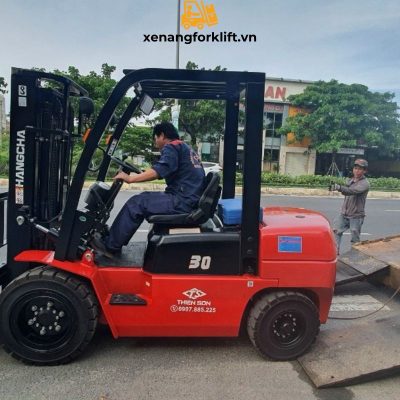 xe nâng dầu 3 tấn