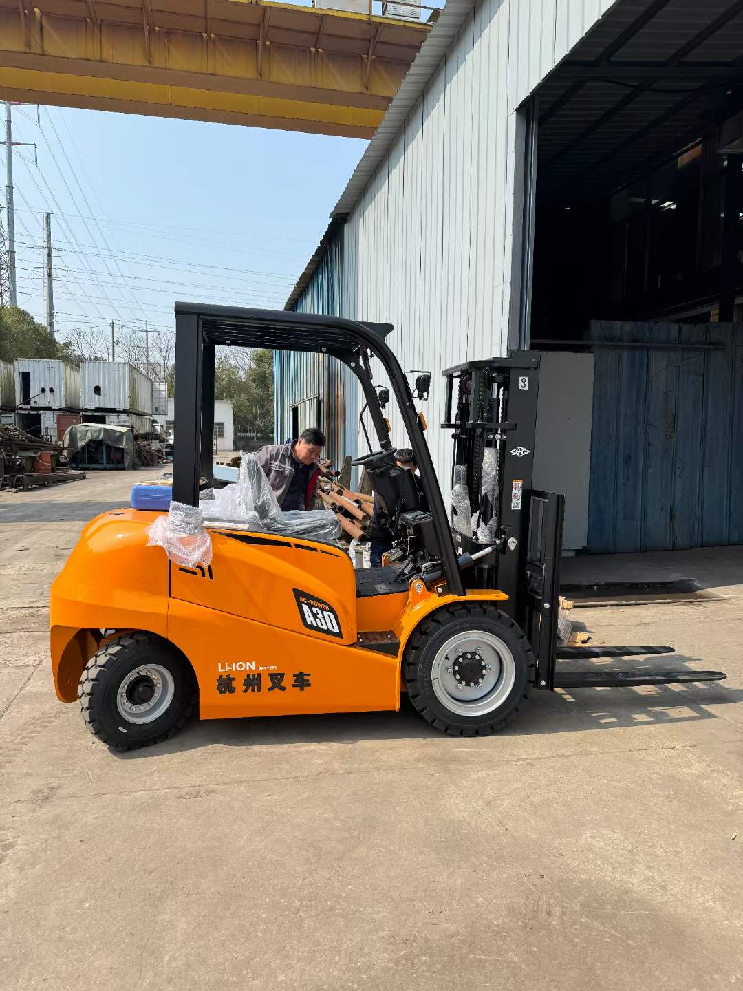 xe nâng điện lithium 3 tấn XA III