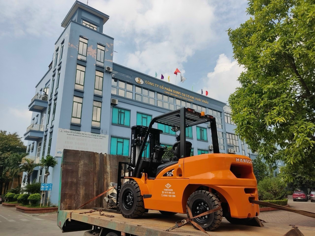 xe nâng dầu 5 tấn