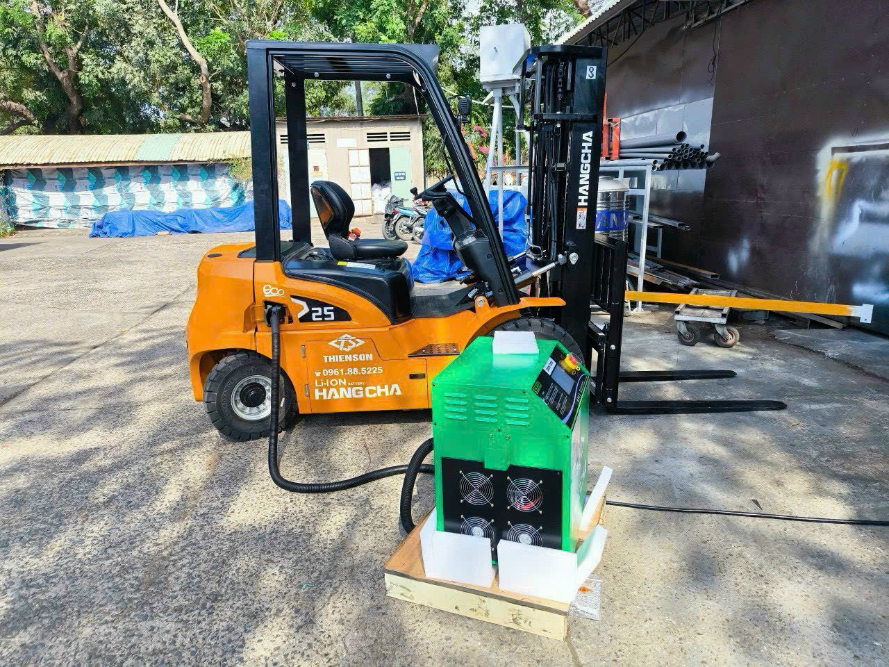 xe nâng điện lithium 2.5 tấn