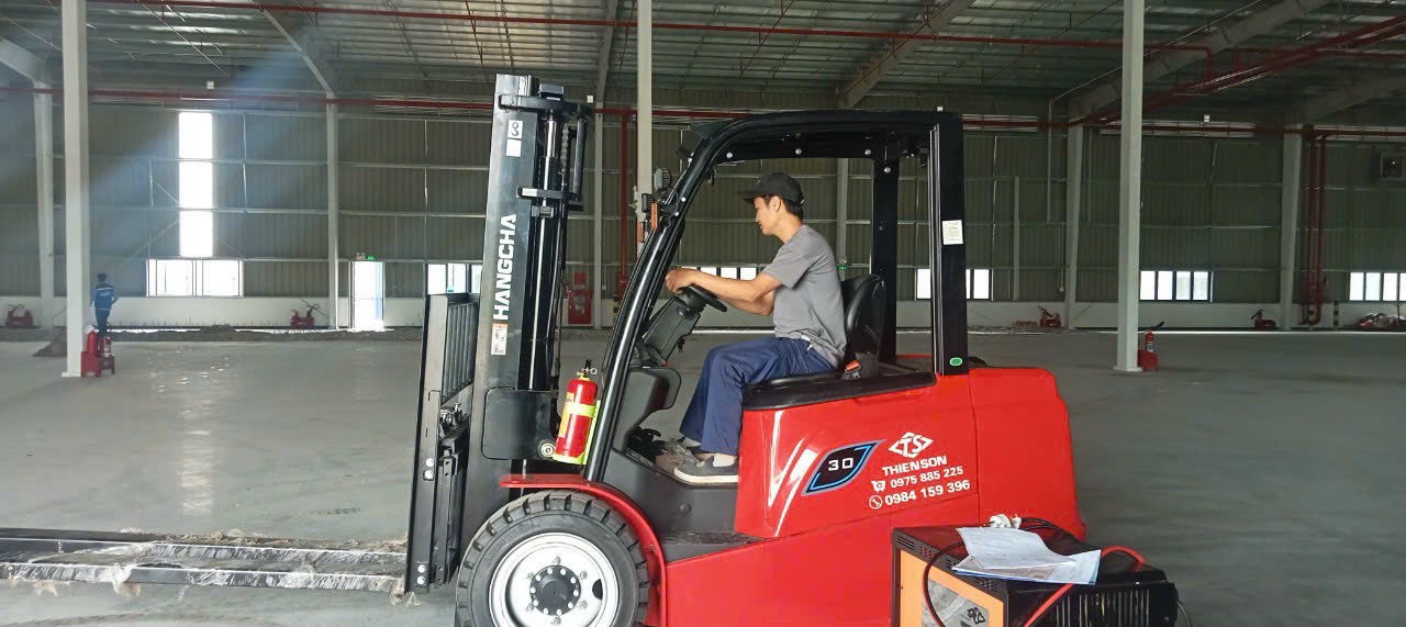 xe nâng điện 3 tấn