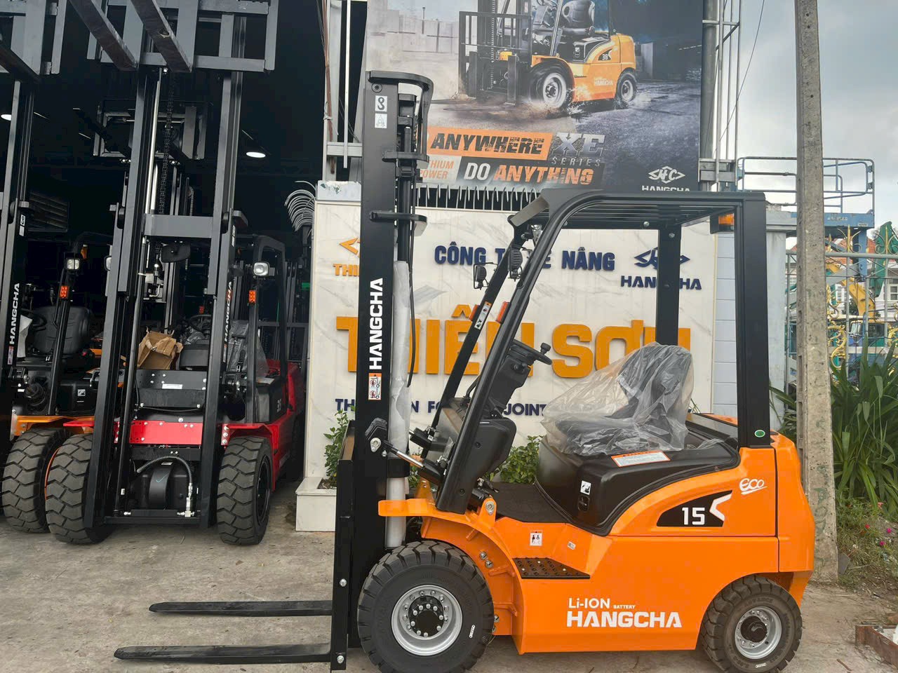 xe nâng điện lithium 1.5 tấn XE