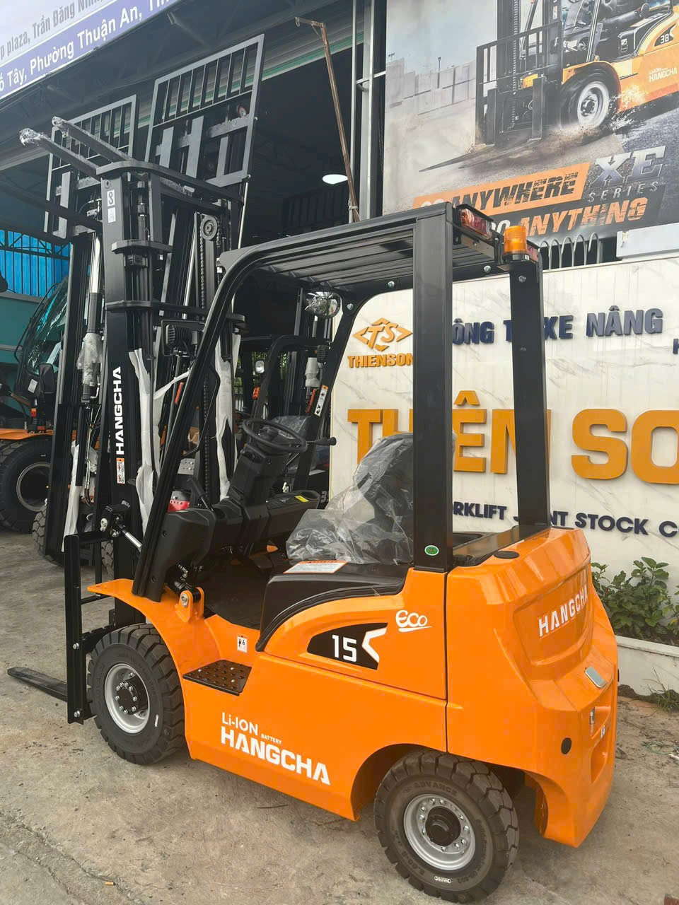 xe nâng điện lithium 1.5 tấn XE