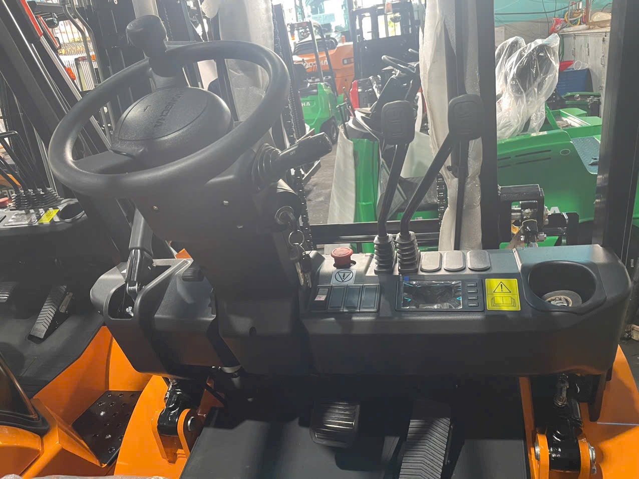 xe nâng điện lithium 1.5 tấn XE