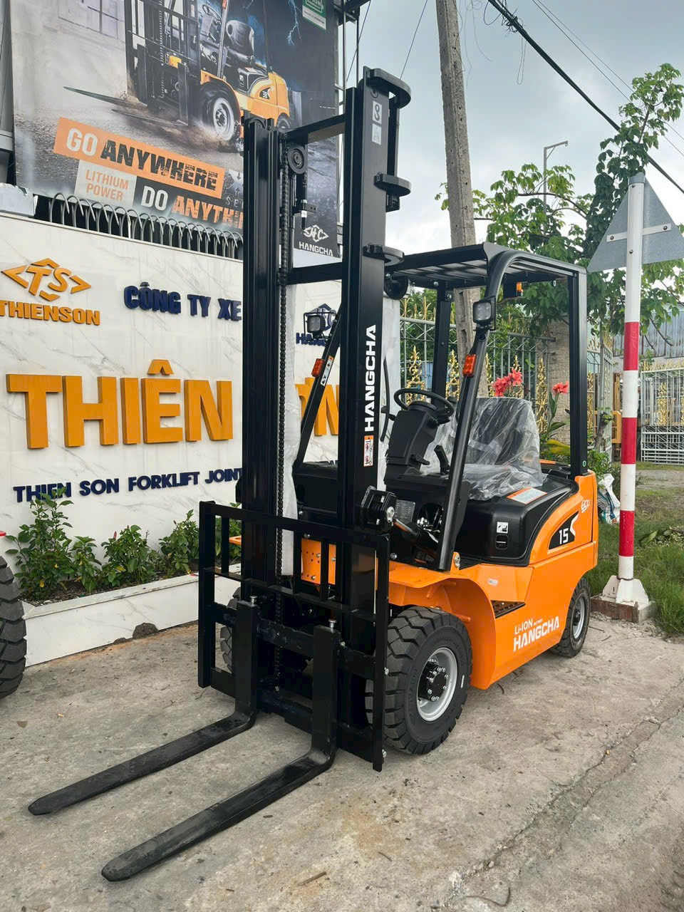 xe nâng điện lithium 1.5 tấn