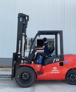 xe nâng dầu 5 tấn lốp kép