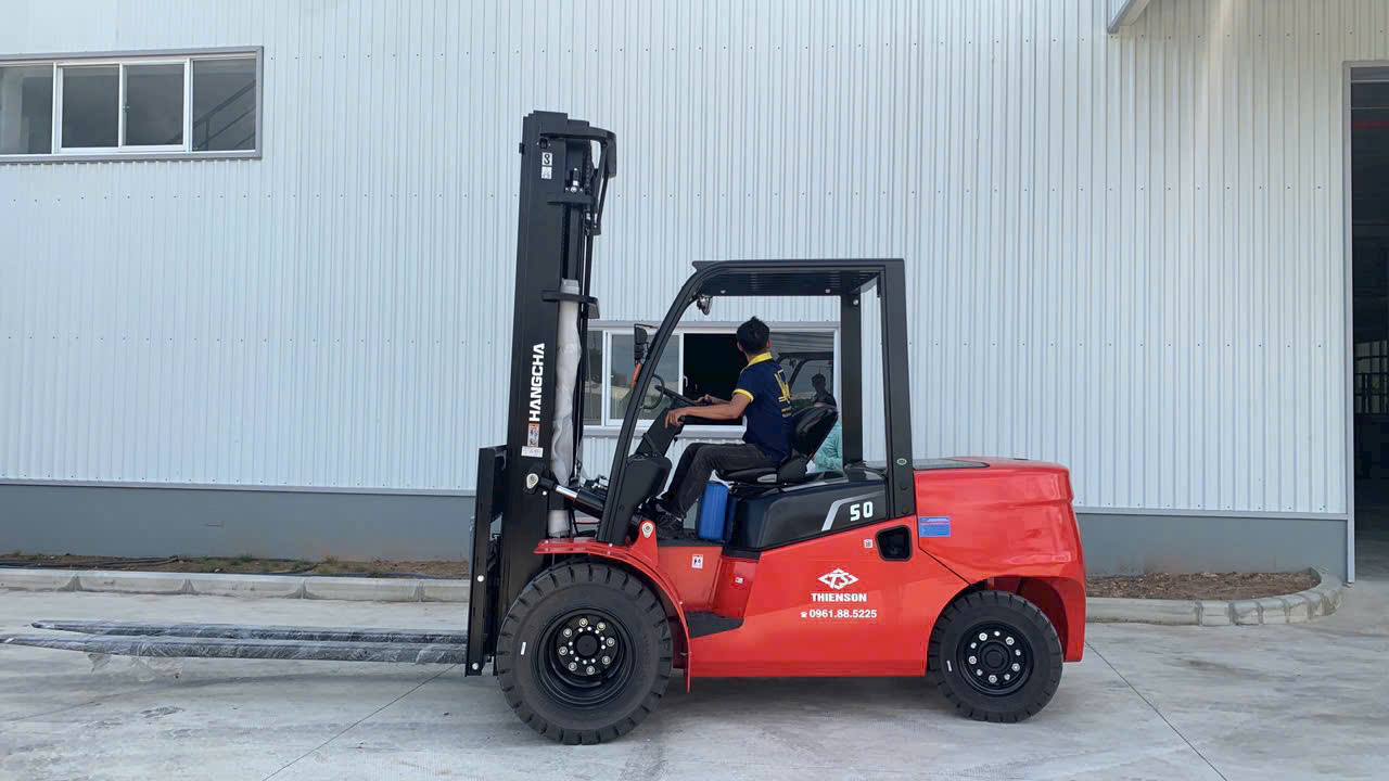 xe nâng dầu 5 tấn lốp kép