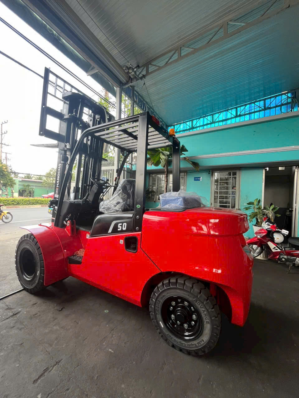 Xe nâng dầu 5 tấn lốp kép