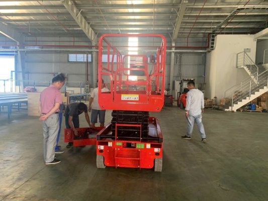Hình ảnh thực tế của xe nâng người dạng cắt kéo