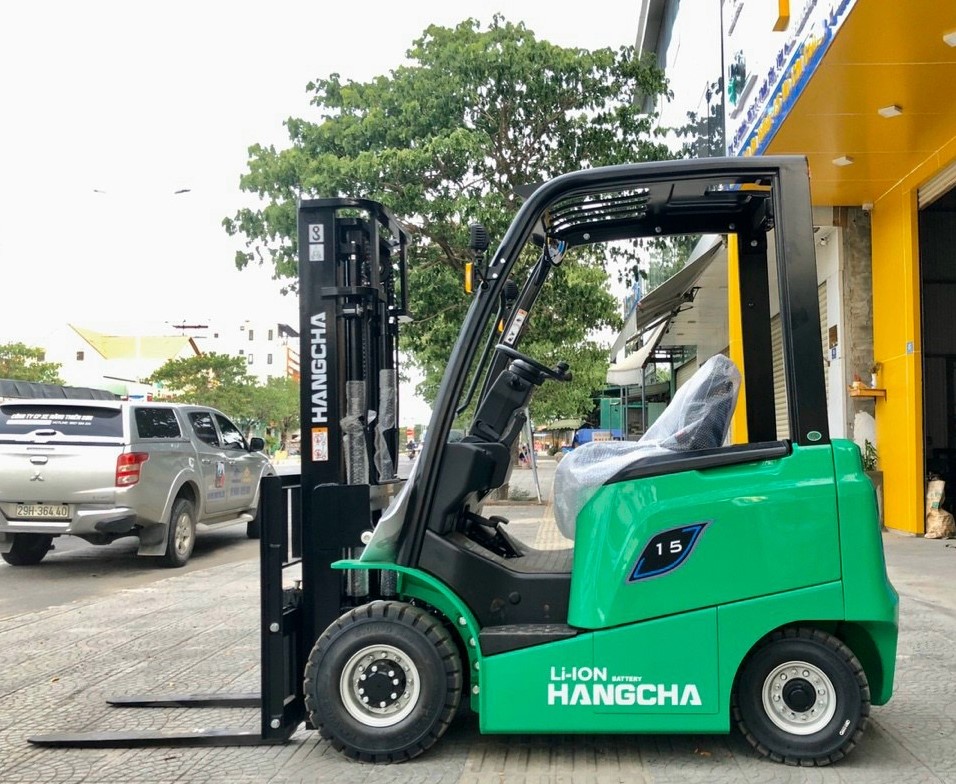 Hình ảnh xe nâng điện 1.5 tấn tại kho Thiên Sơn trước khi lên đường bàn giao