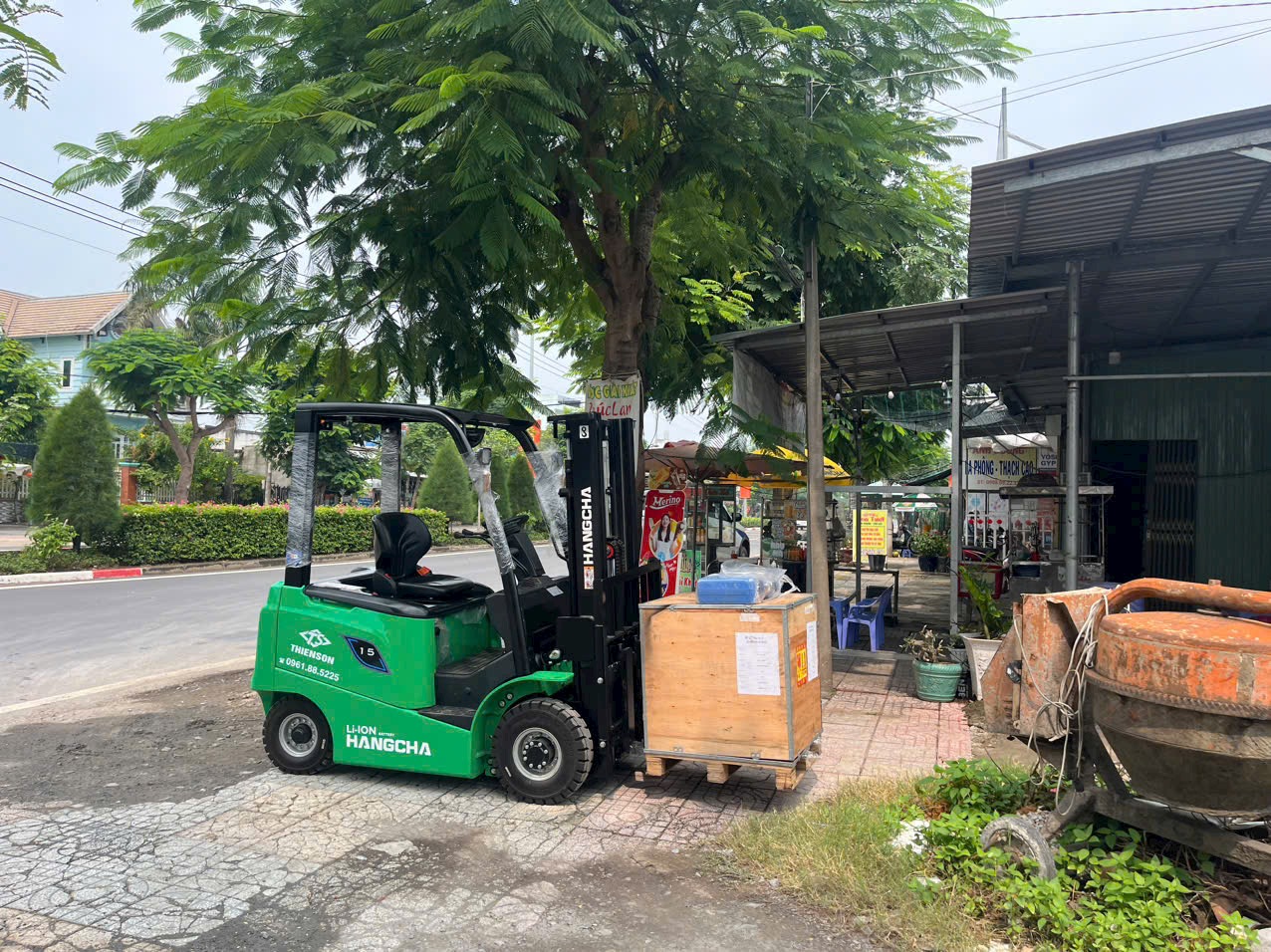 Xe nâng điện 1.5 tấn đang là tâm điểm của ngành xe nâng được khách hàng săn đón