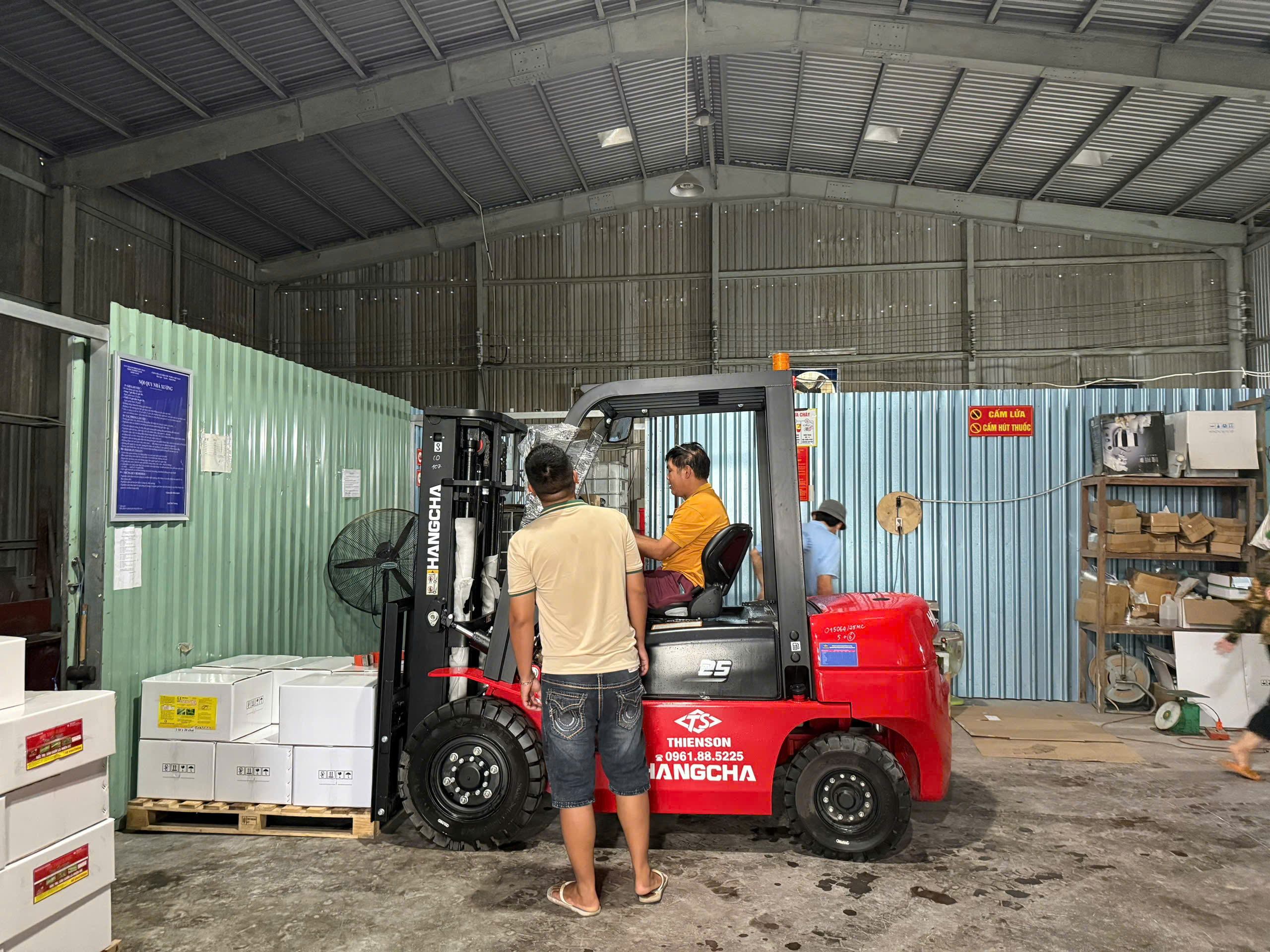 Xe nâng dầu 2.5 tấn hangcha