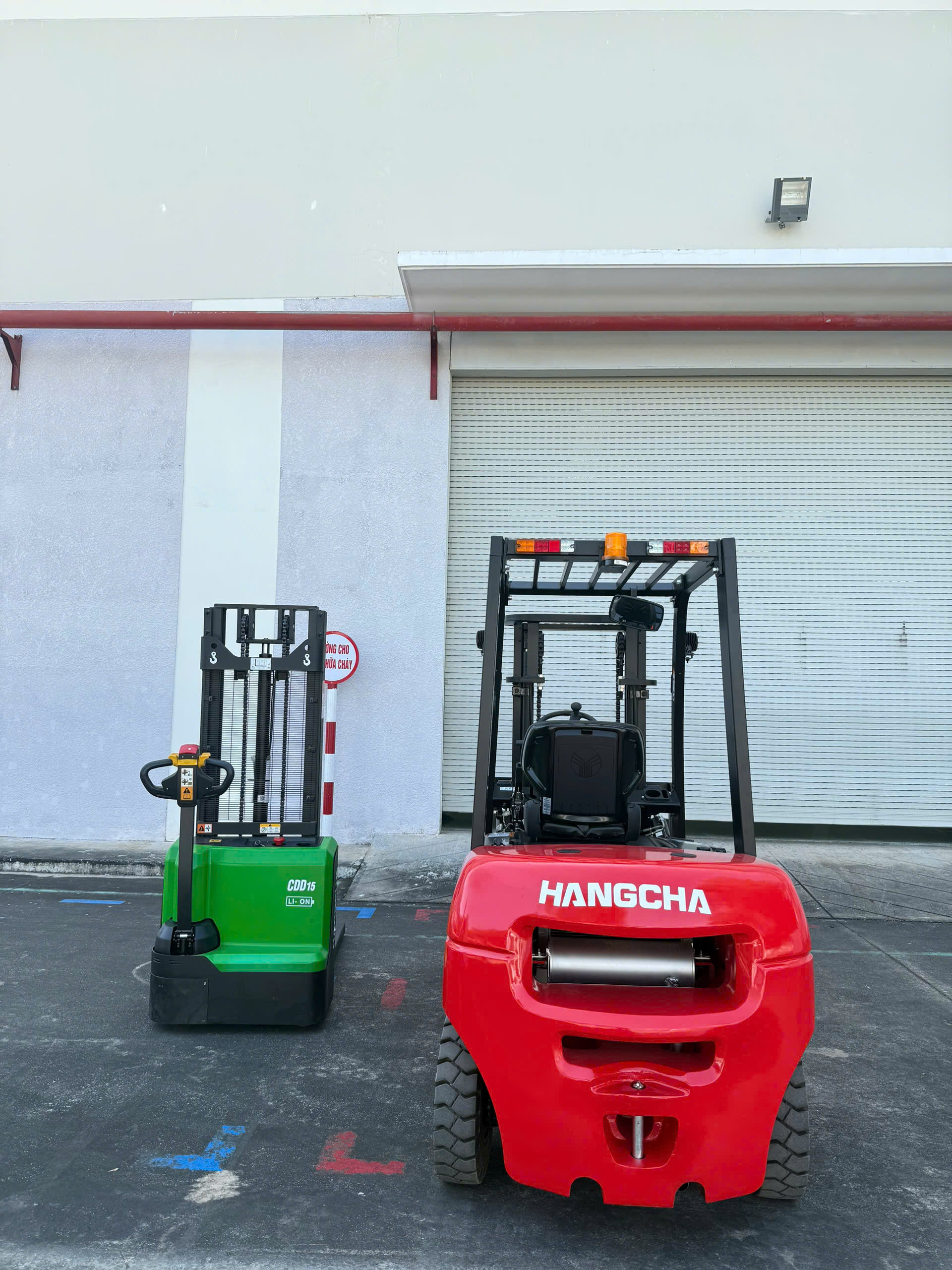 Xe nâng dầu 2.5 tấn